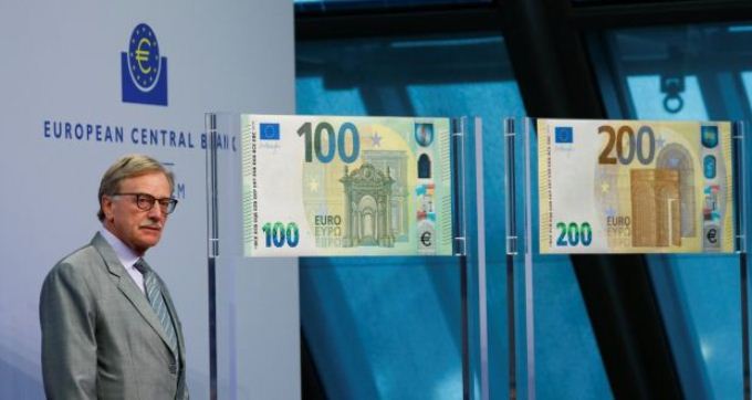 Me 28 maj dalin kartmonedhat e reja 100 dhe 200 euro - Bankat: Kujdes nga fallcot